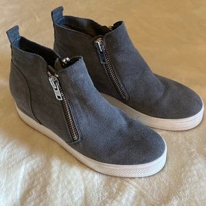 Steve Madden size 7.5 gray wedgie sneaker